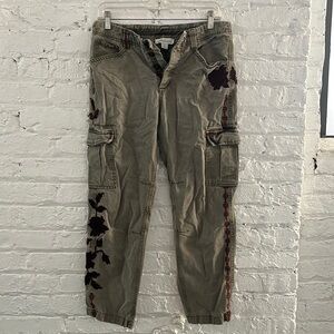 Army Green Pants with Floral Embroidery 8P